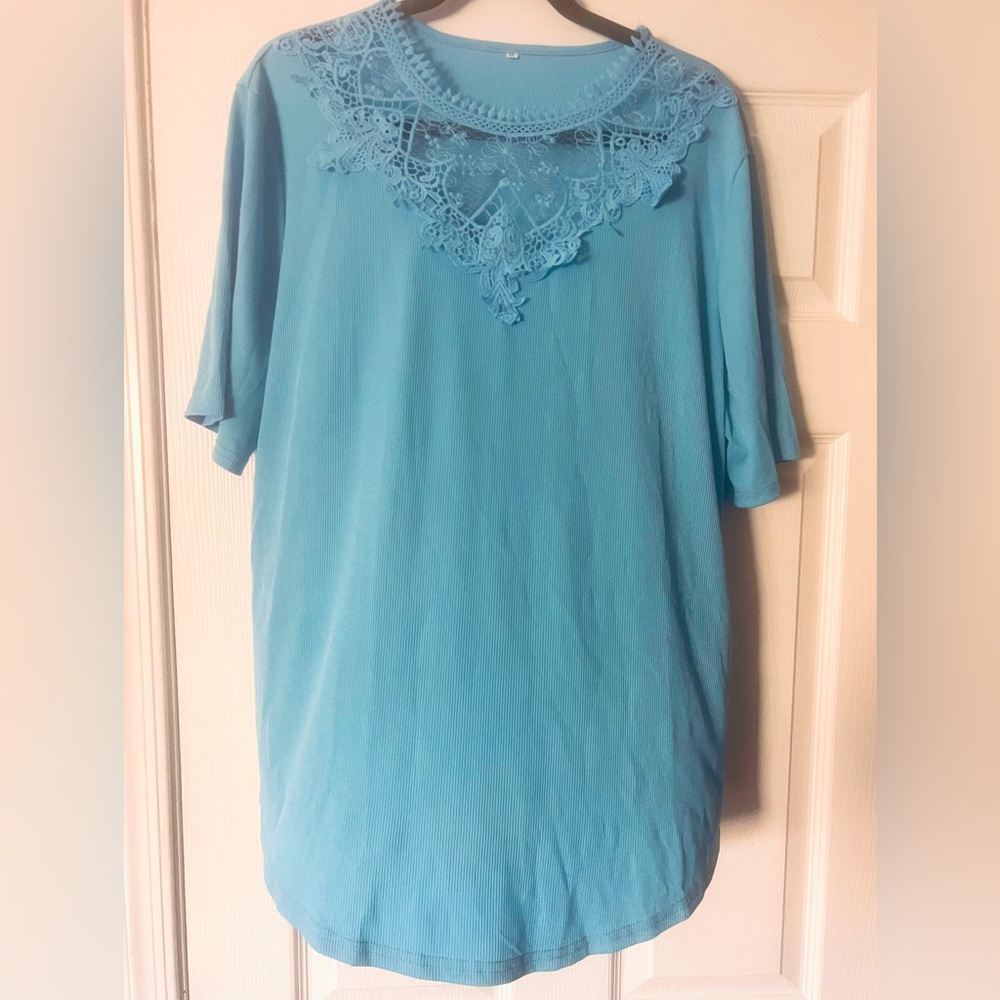 NWOT beautiful blue plus size top